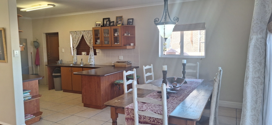 To Let 5 Bedroom Property for Rent in Bluewater Bay Western Cape